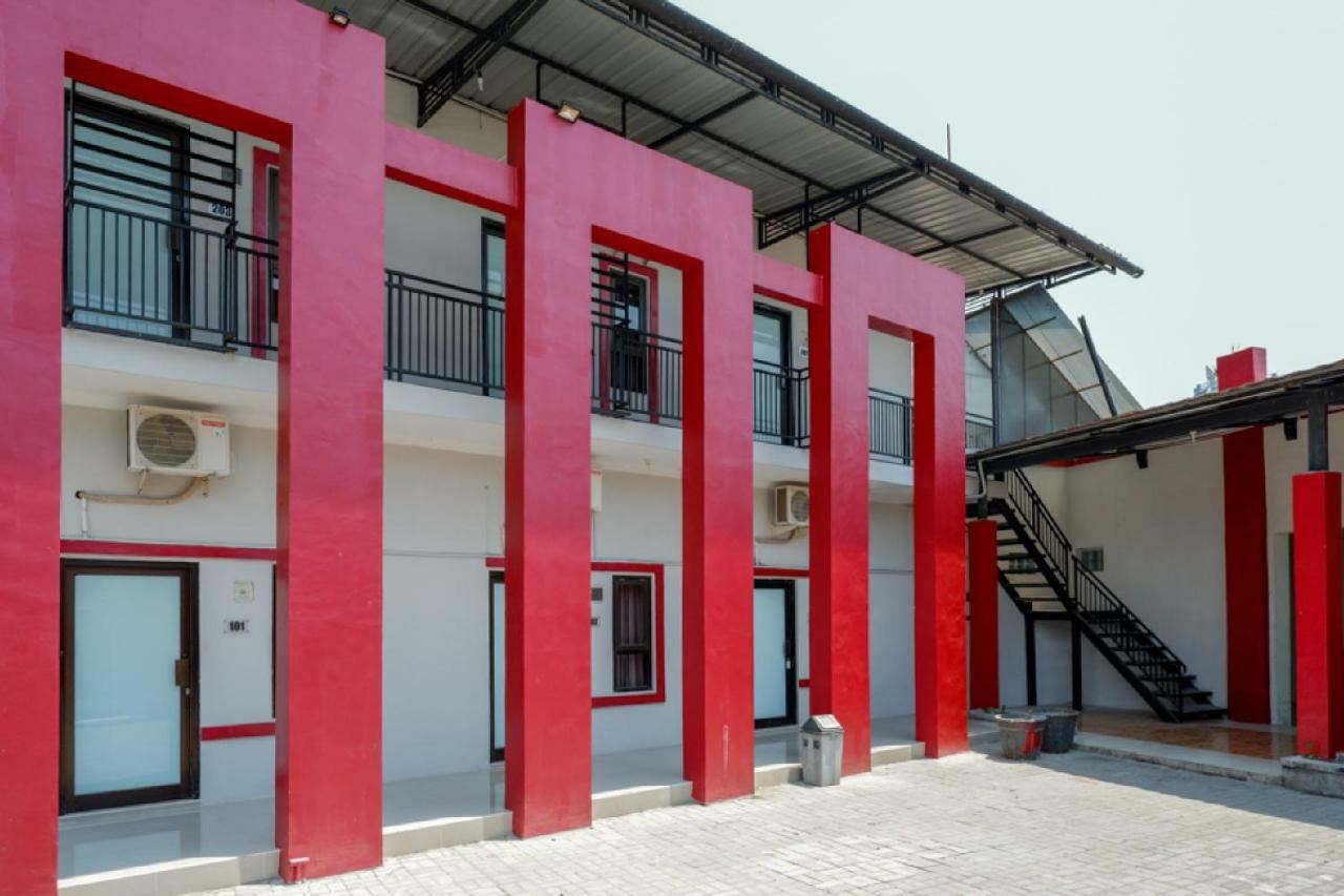 Hotel Reddoorz Syariah Near Alun Alun Tegal Extérieur photo