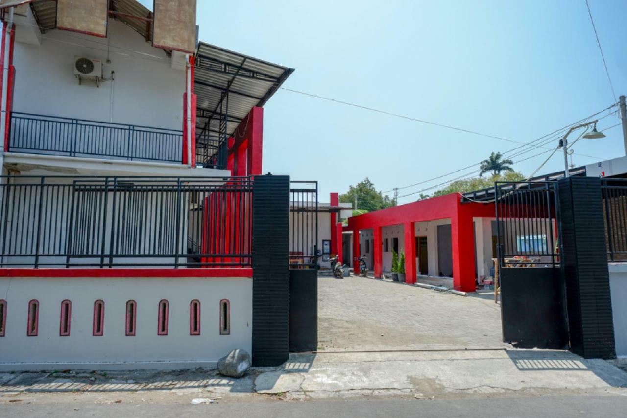 Hotel Reddoorz Syariah Near Alun Alun Tegal Extérieur photo