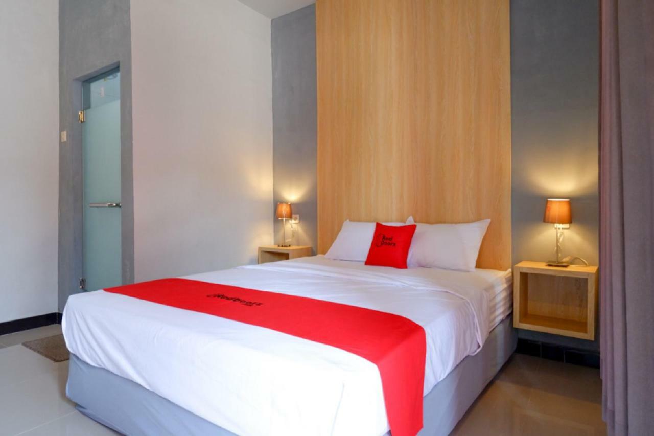 Hotel Reddoorz Syariah Near Alun Alun Tegal Extérieur photo